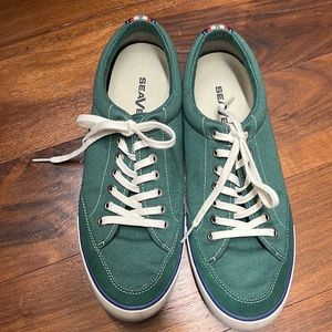 Men’s Seavees excellent condition